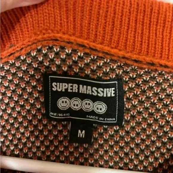 Womens size medium super massive brand cardigan sweater, #D661 - Picture 3 of 5